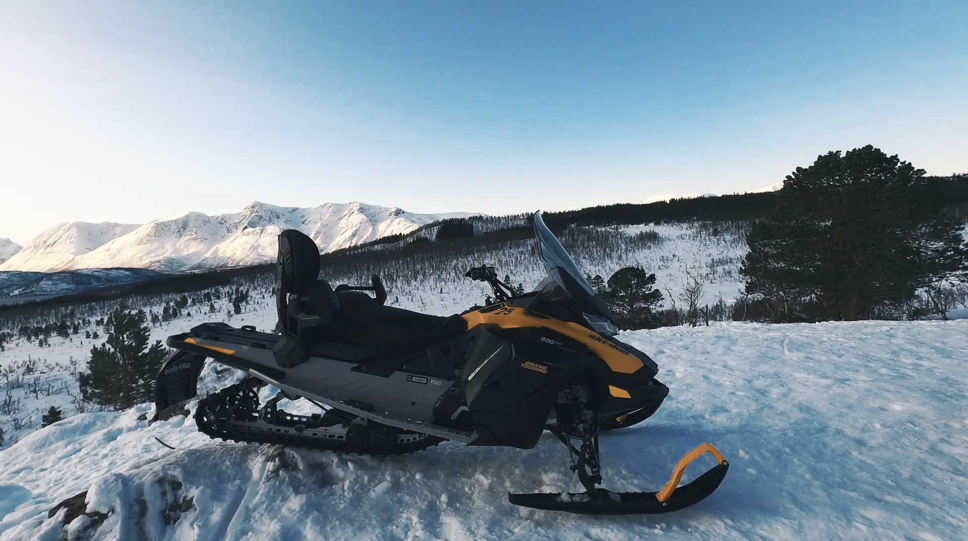 Lyngen Snowmobile Safari